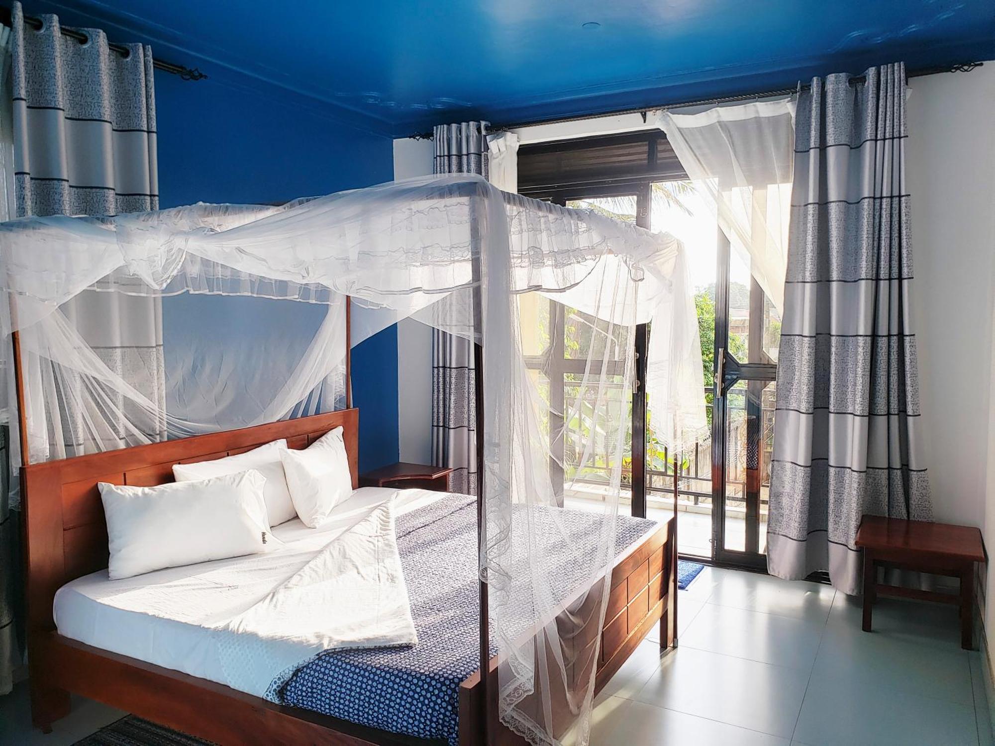 Hendo Hotel Ентебе Екстериор снимка