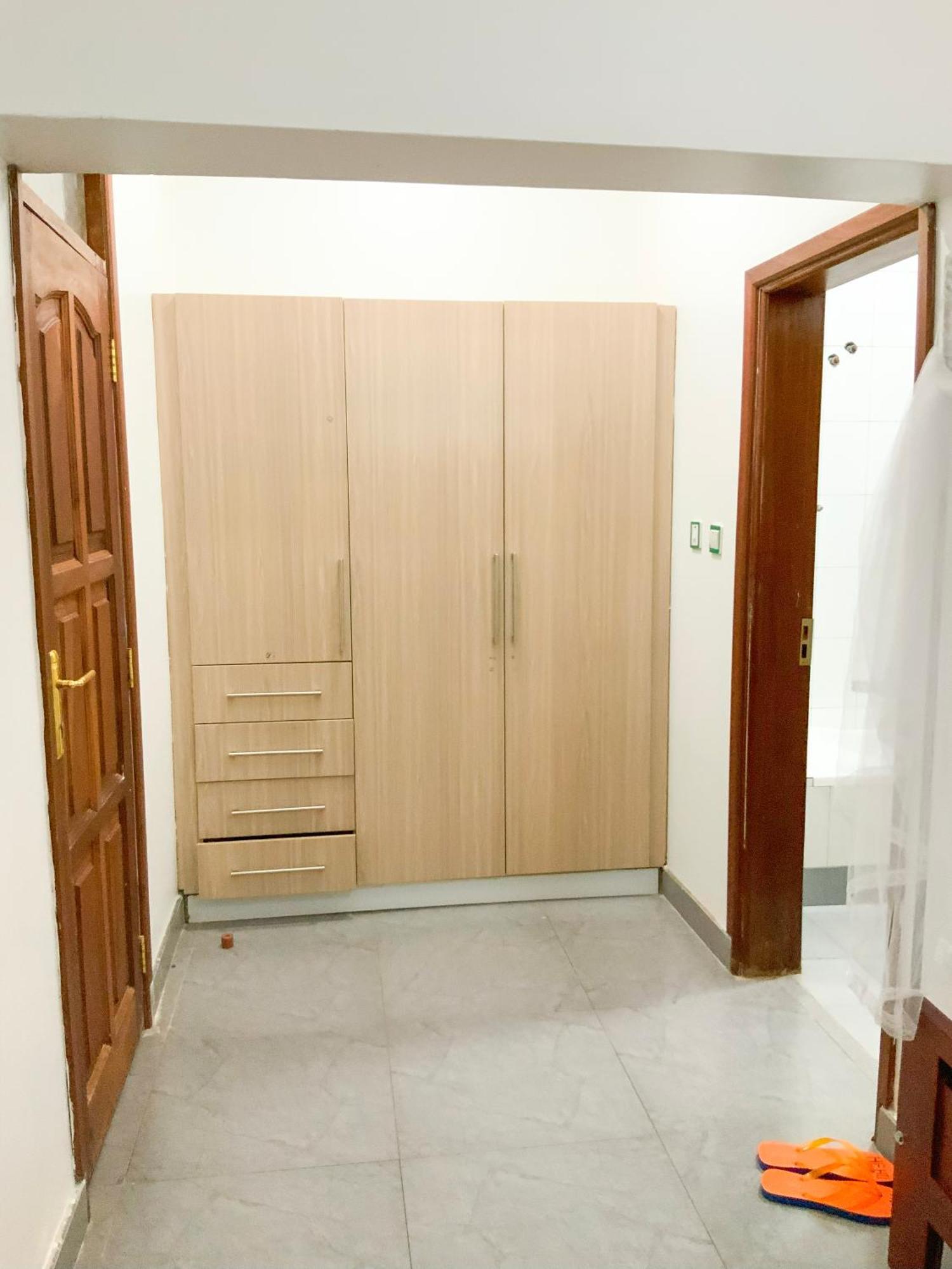 Hendo Hotel Ентебе Екстериор снимка