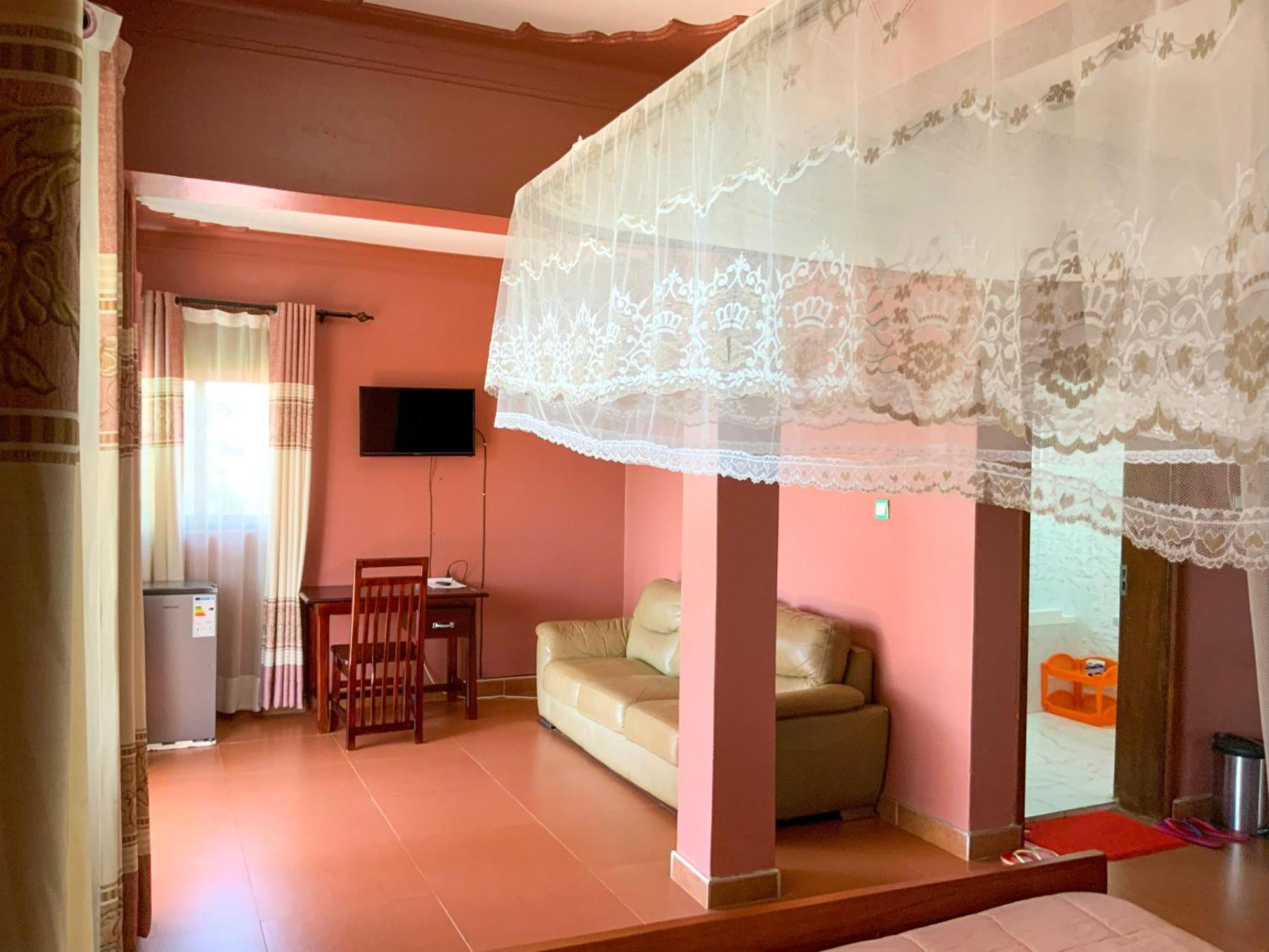 Hendo Hotel Ентебе Екстериор снимка