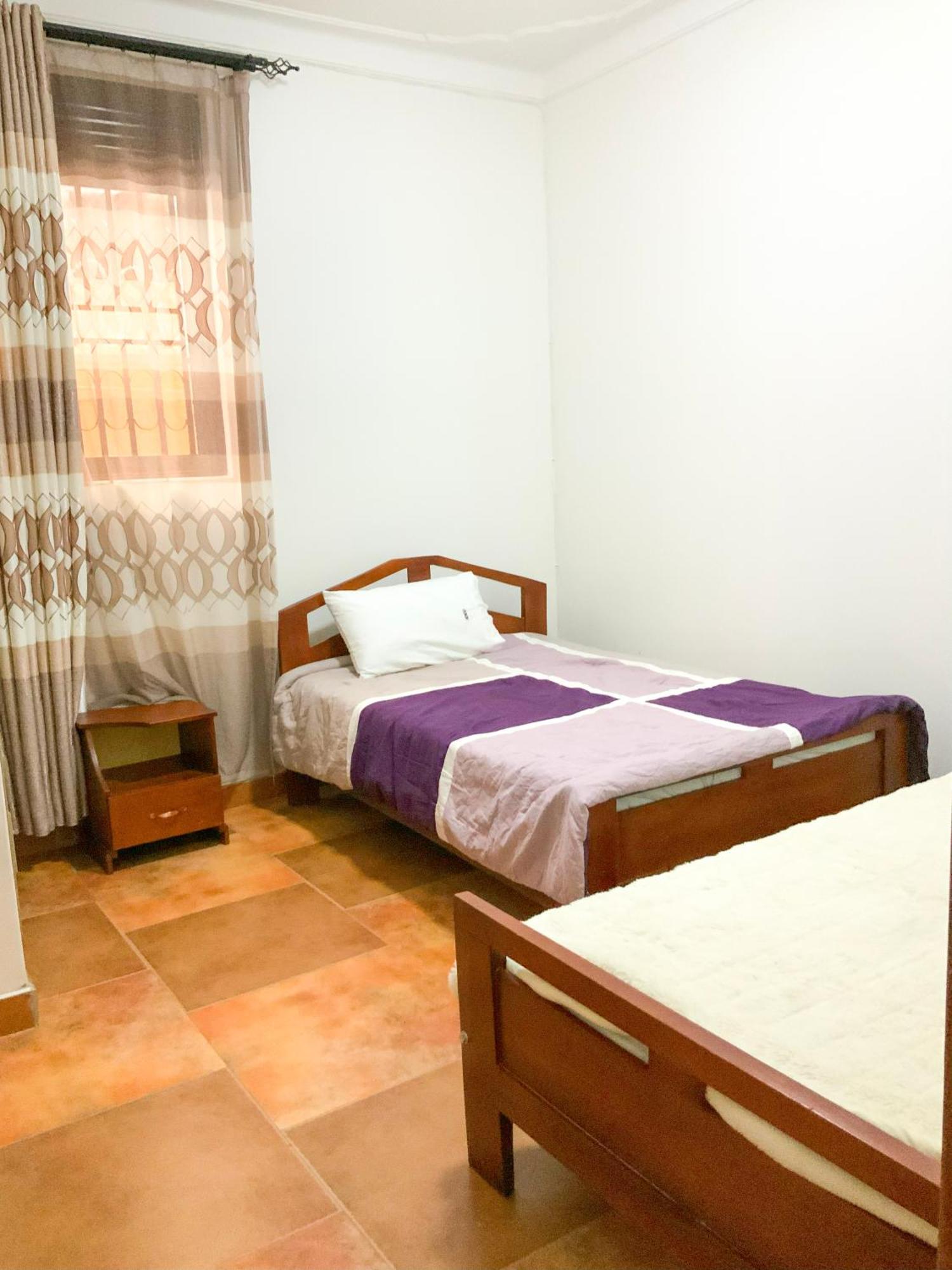 Hendo Hotel Ентебе Екстериор снимка