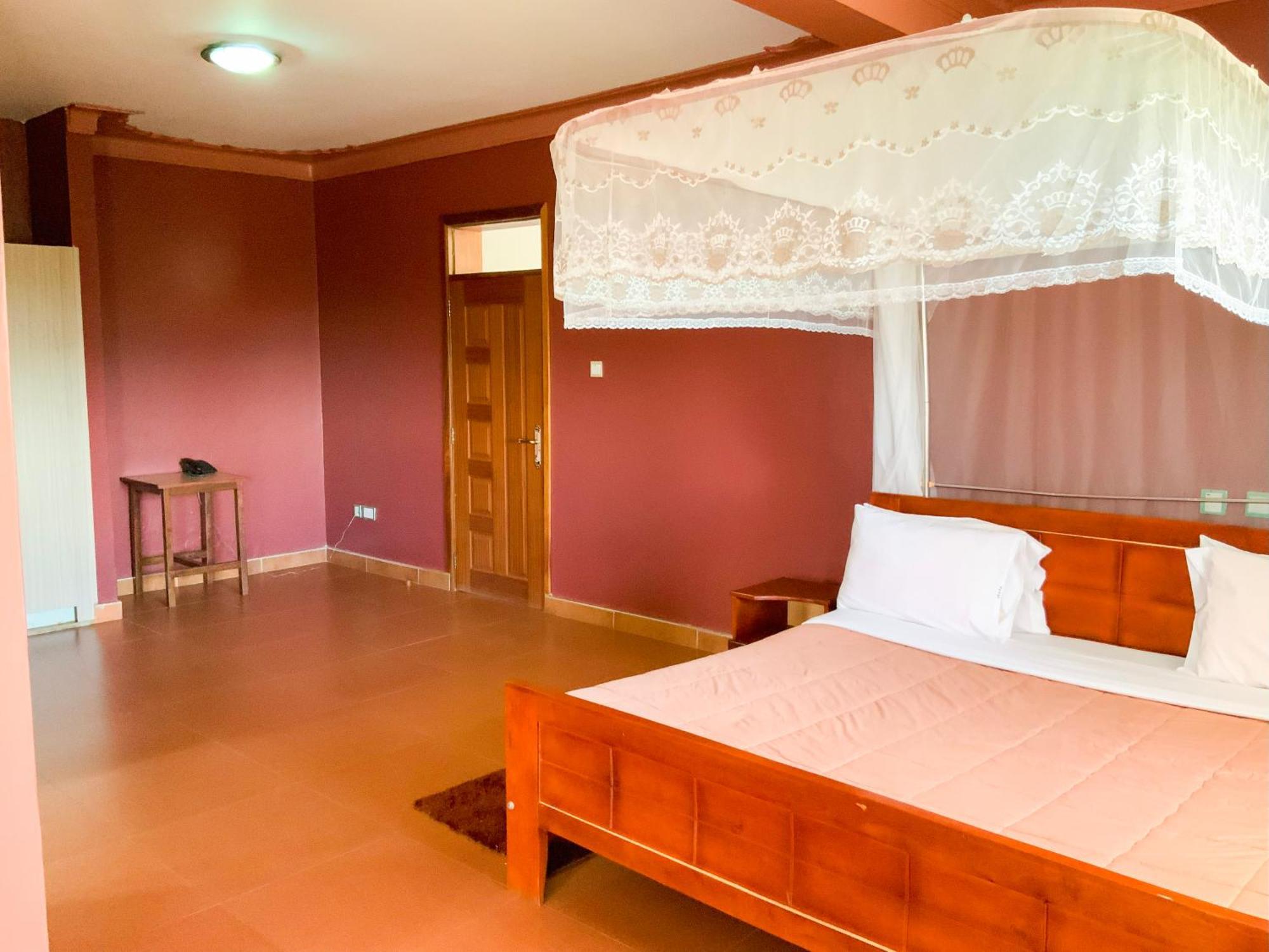 Hendo Hotel Ентебе Екстериор снимка