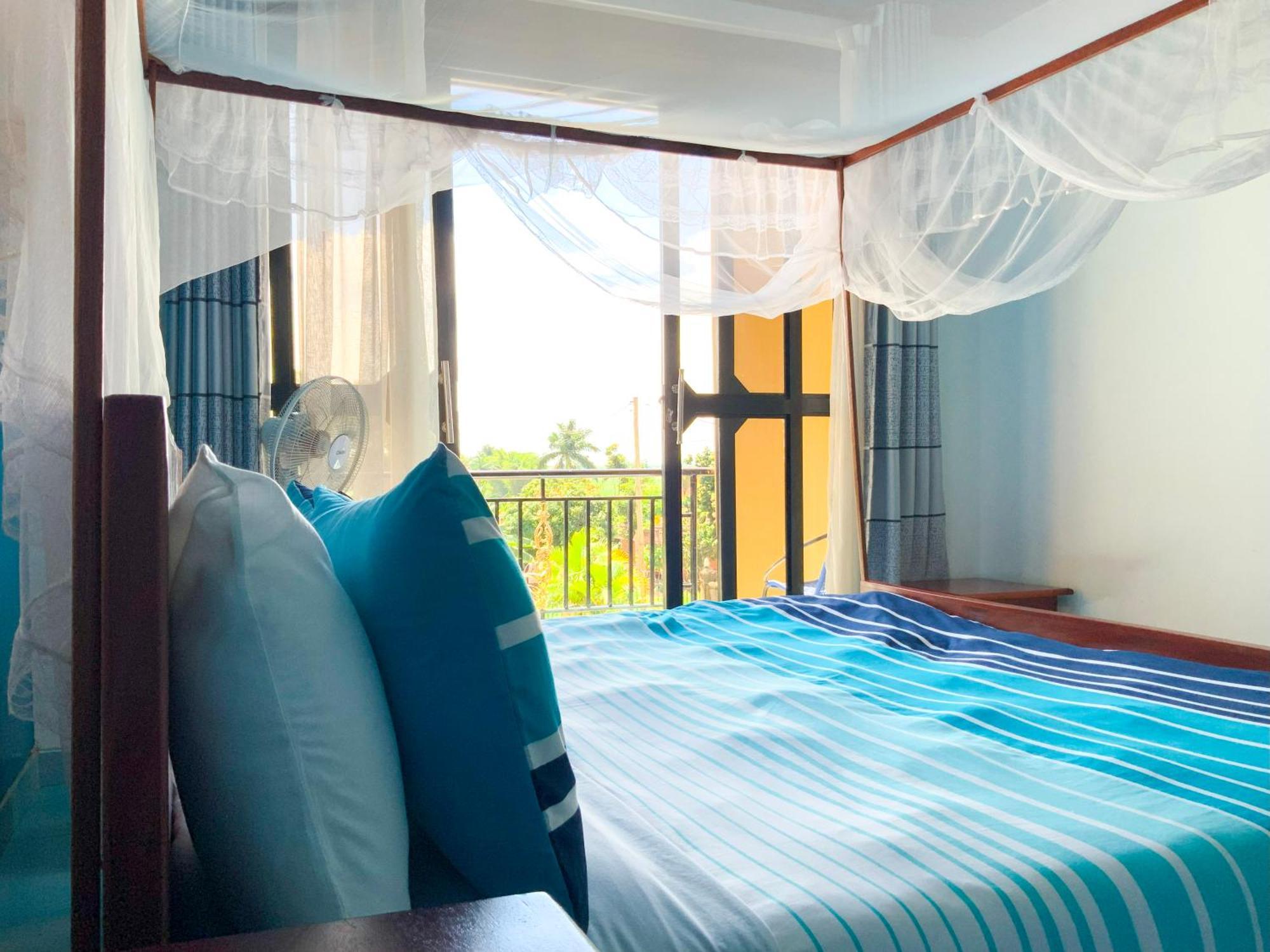 Hendo Hotel Ентебе Екстериор снимка