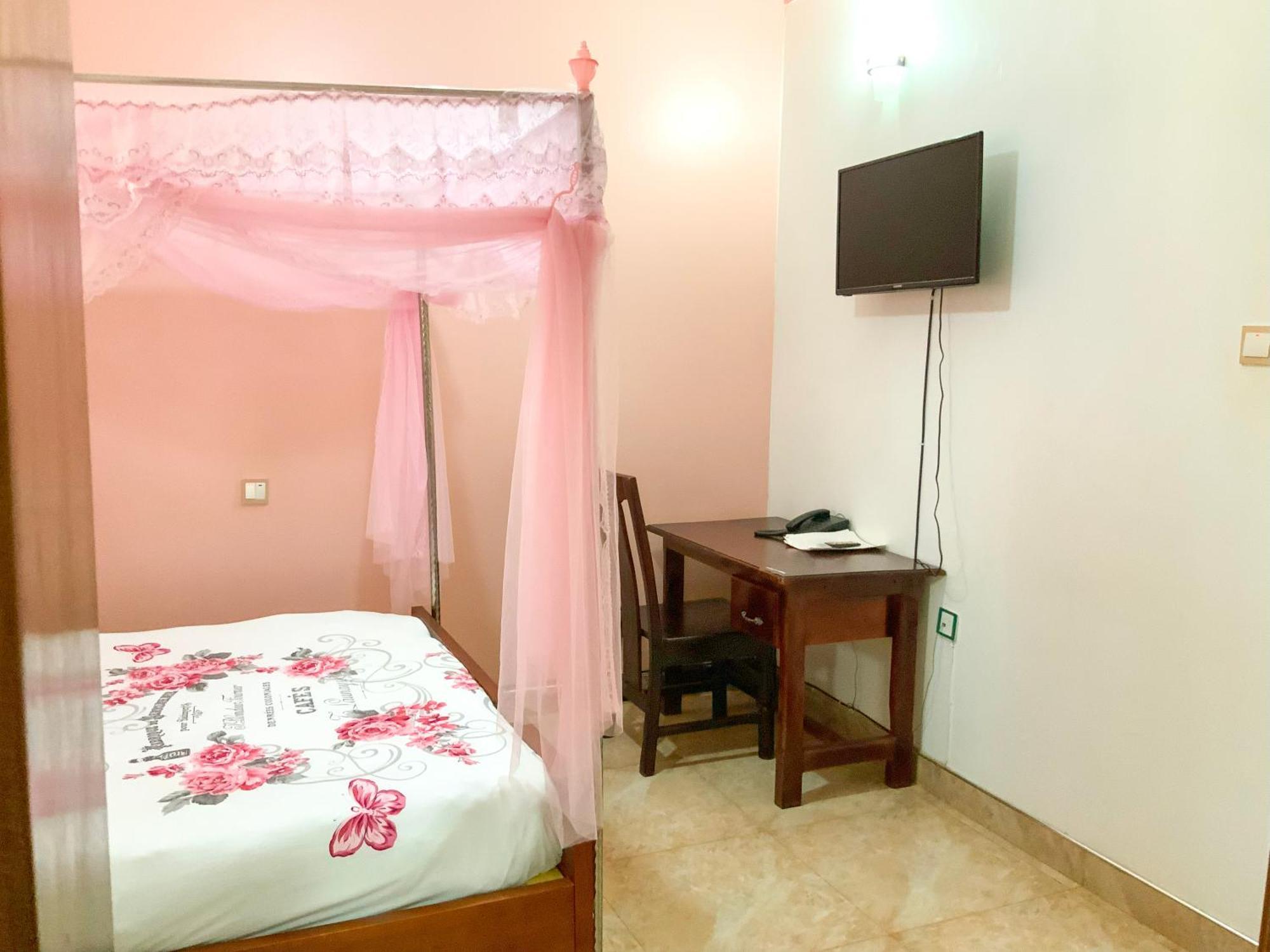 Hendo Hotel Ентебе Екстериор снимка
