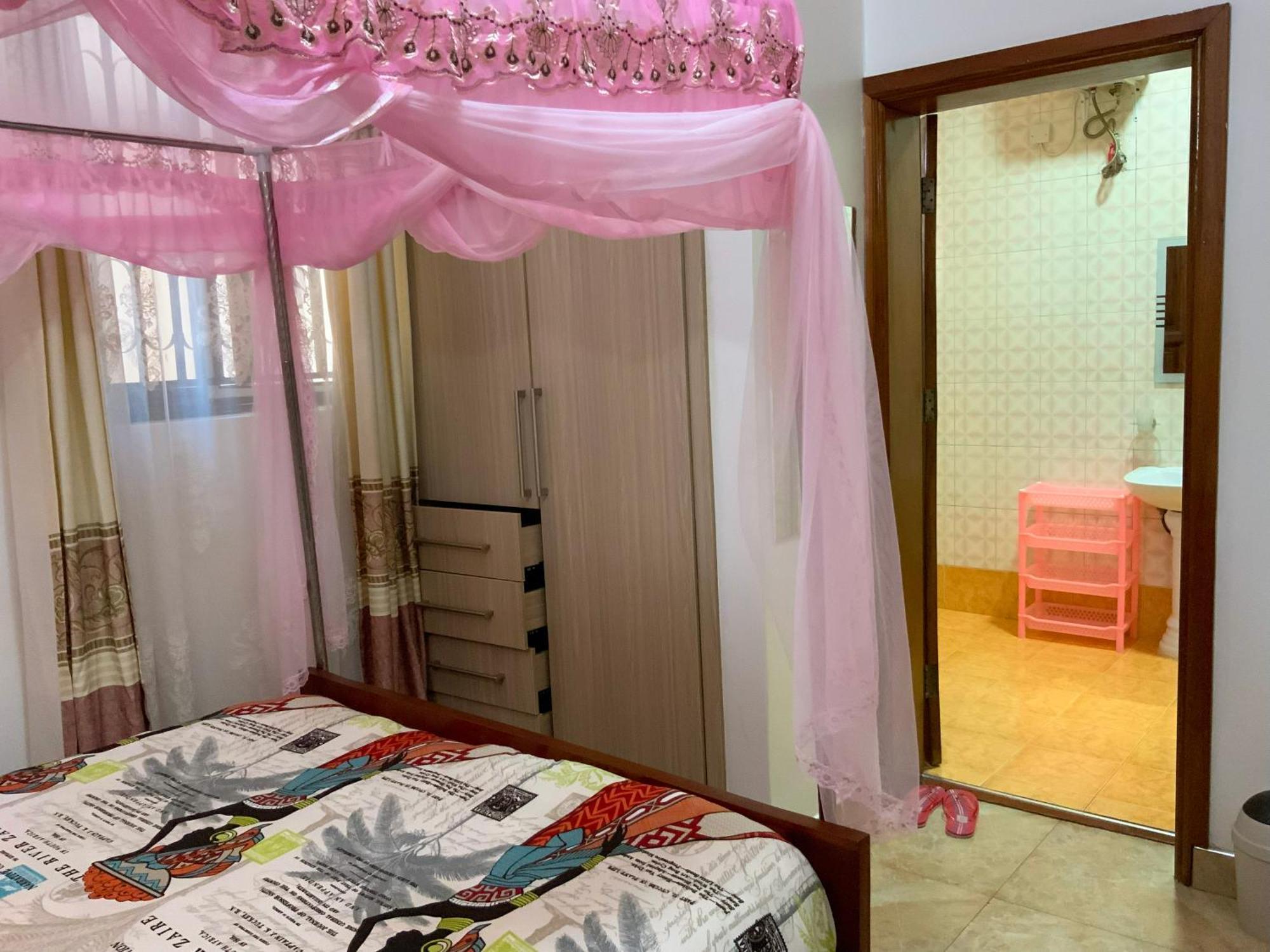 Hendo Hotel Ентебе Екстериор снимка