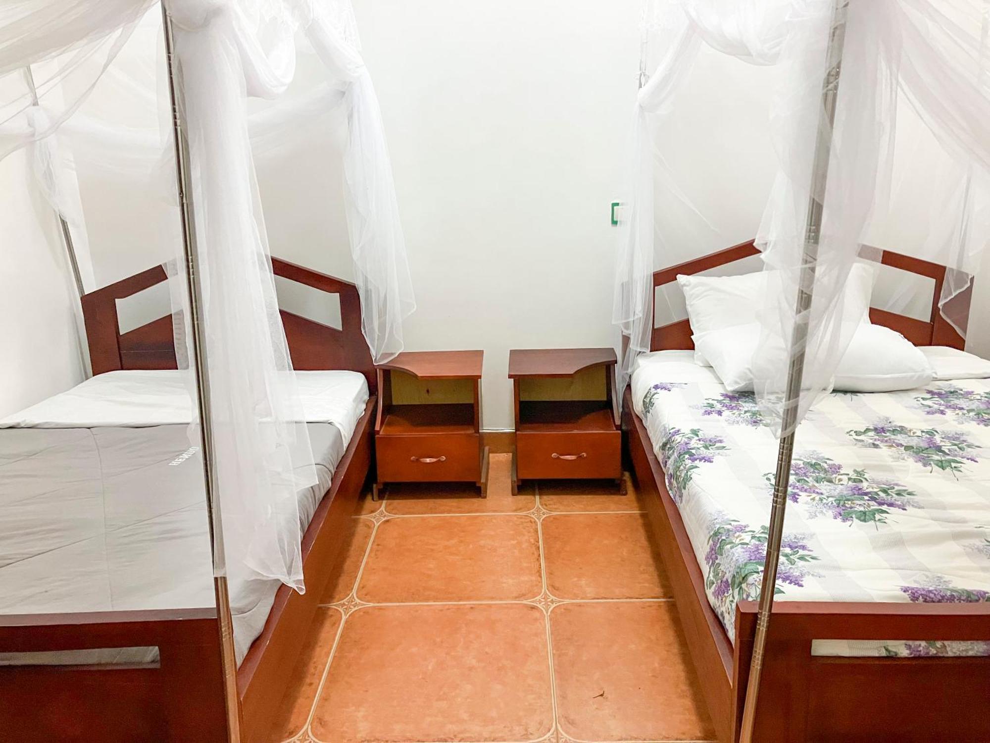 Hendo Hotel Ентебе Екстериор снимка