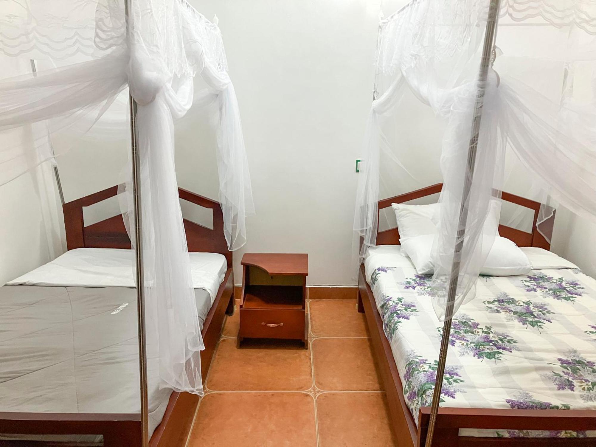 Hendo Hotel Ентебе Екстериор снимка