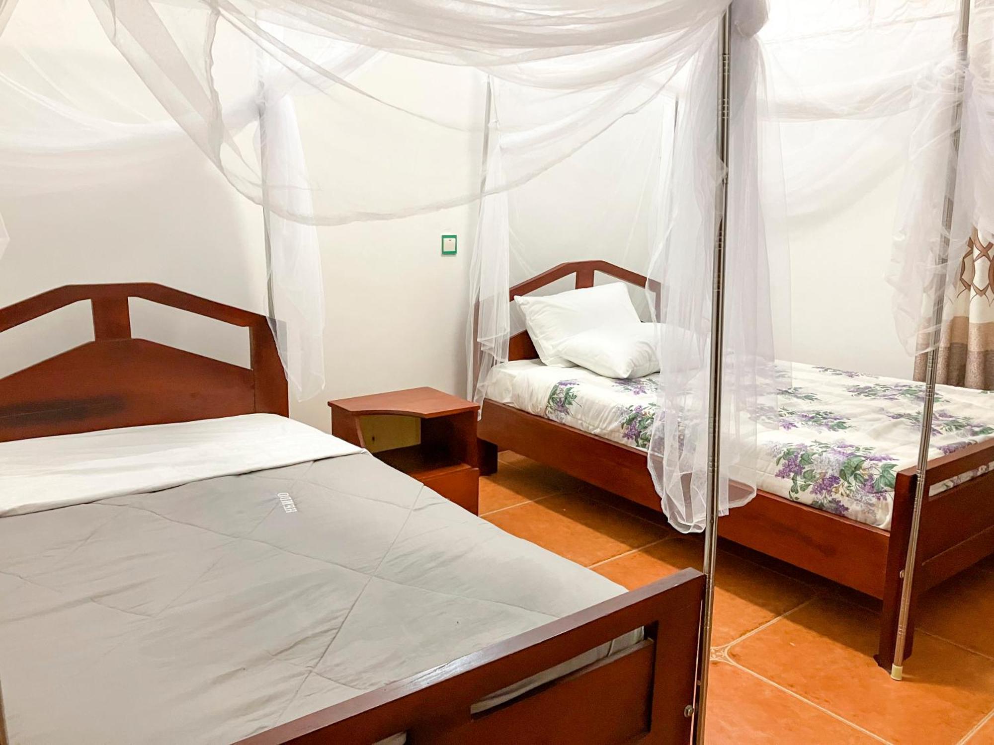 Hendo Hotel Ентебе Екстериор снимка