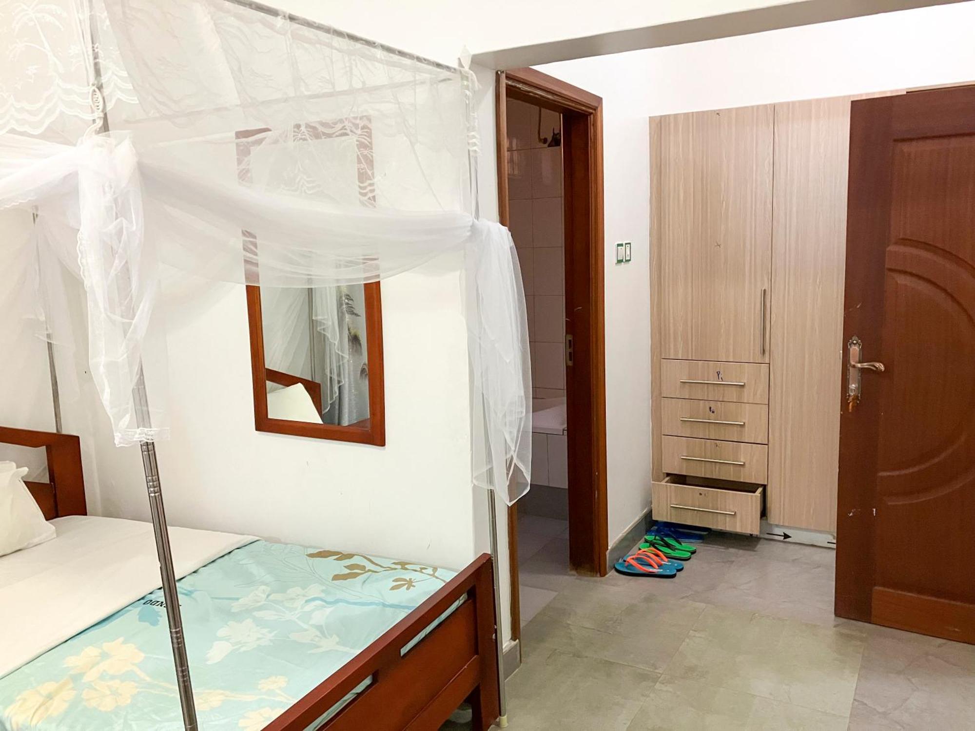 Hendo Hotel Ентебе Екстериор снимка