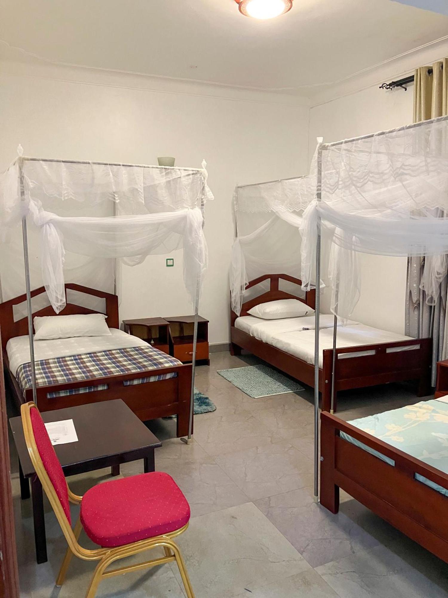 Hendo Hotel Ентебе Екстериор снимка