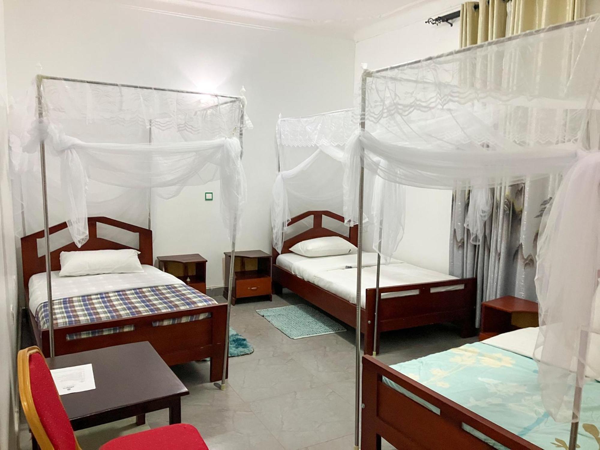 Hendo Hotel Ентебе Екстериор снимка