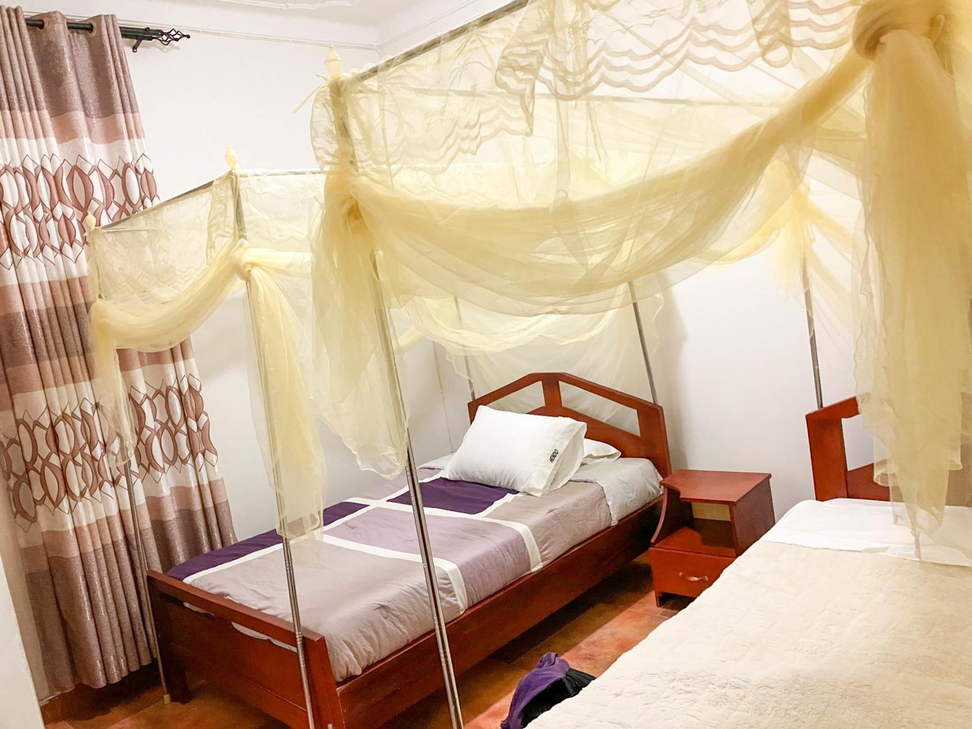 Hendo Hotel Ентебе Екстериор снимка