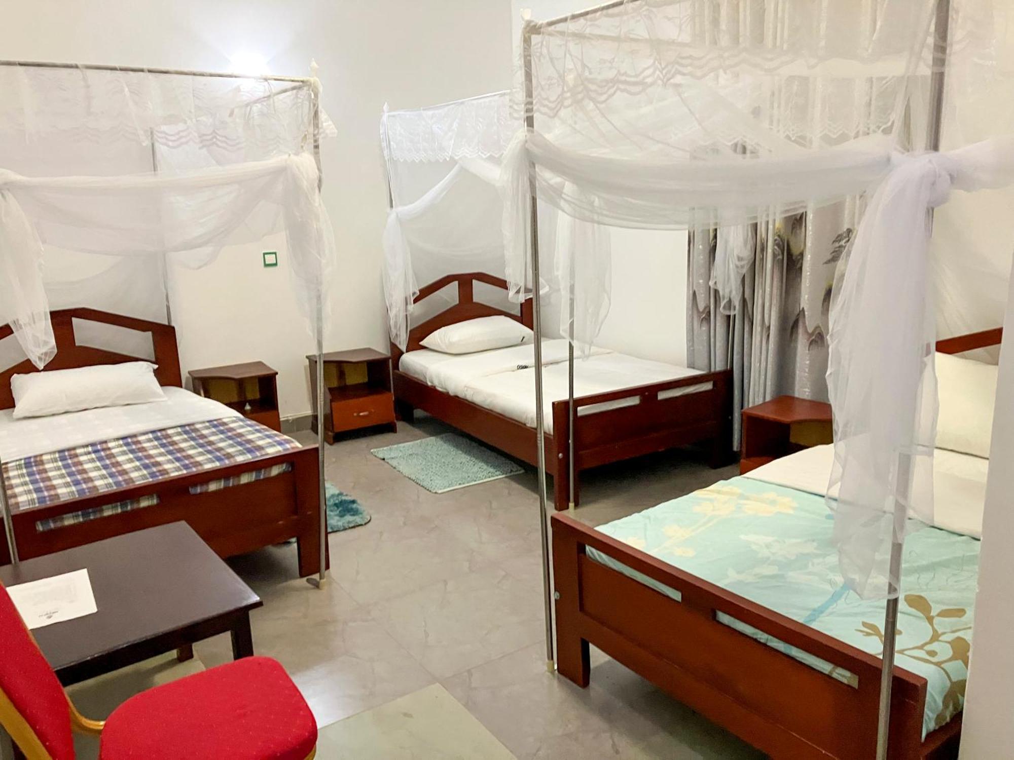 Hendo Hotel Ентебе Екстериор снимка