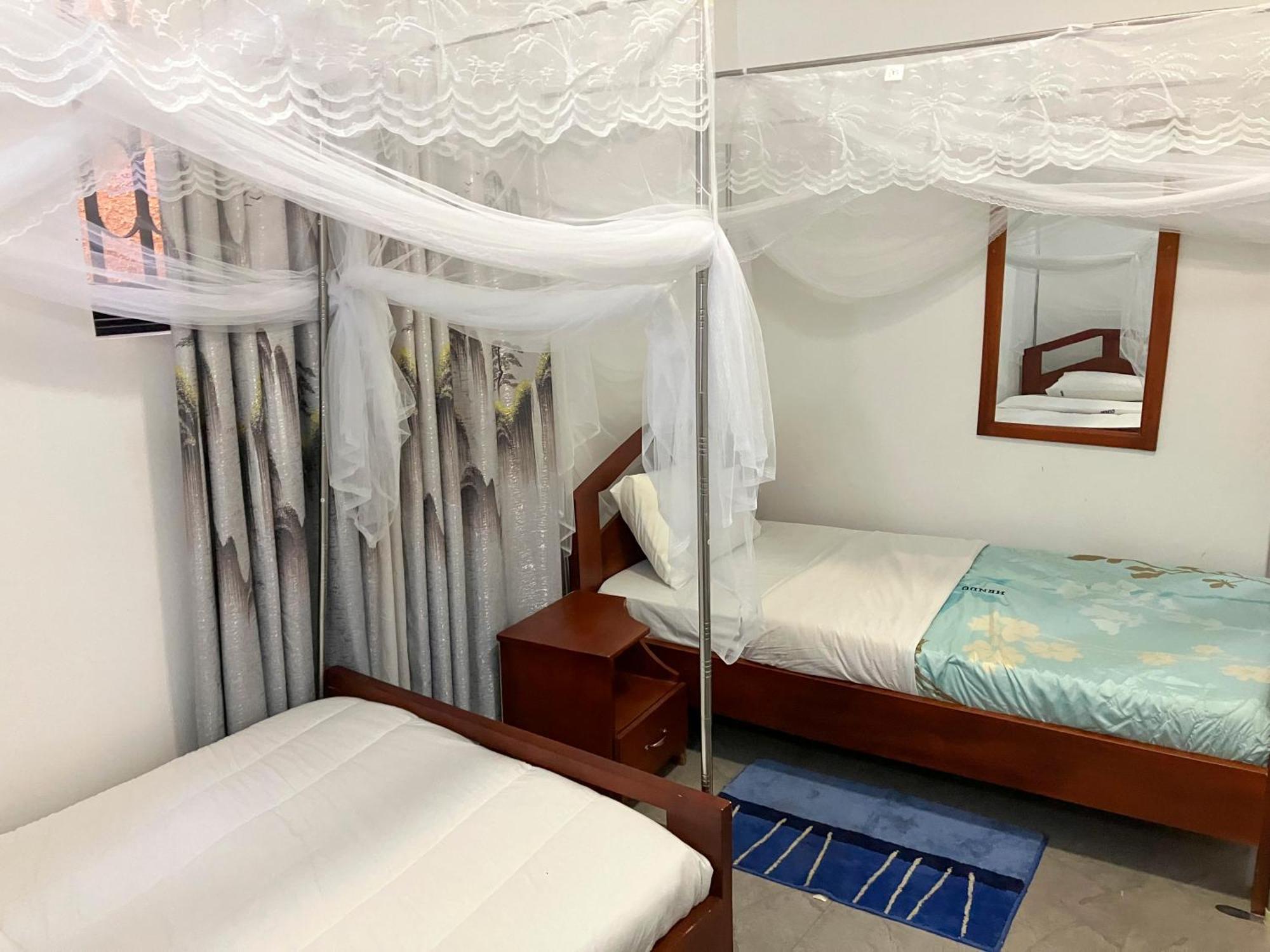 Hendo Hotel Ентебе Екстериор снимка