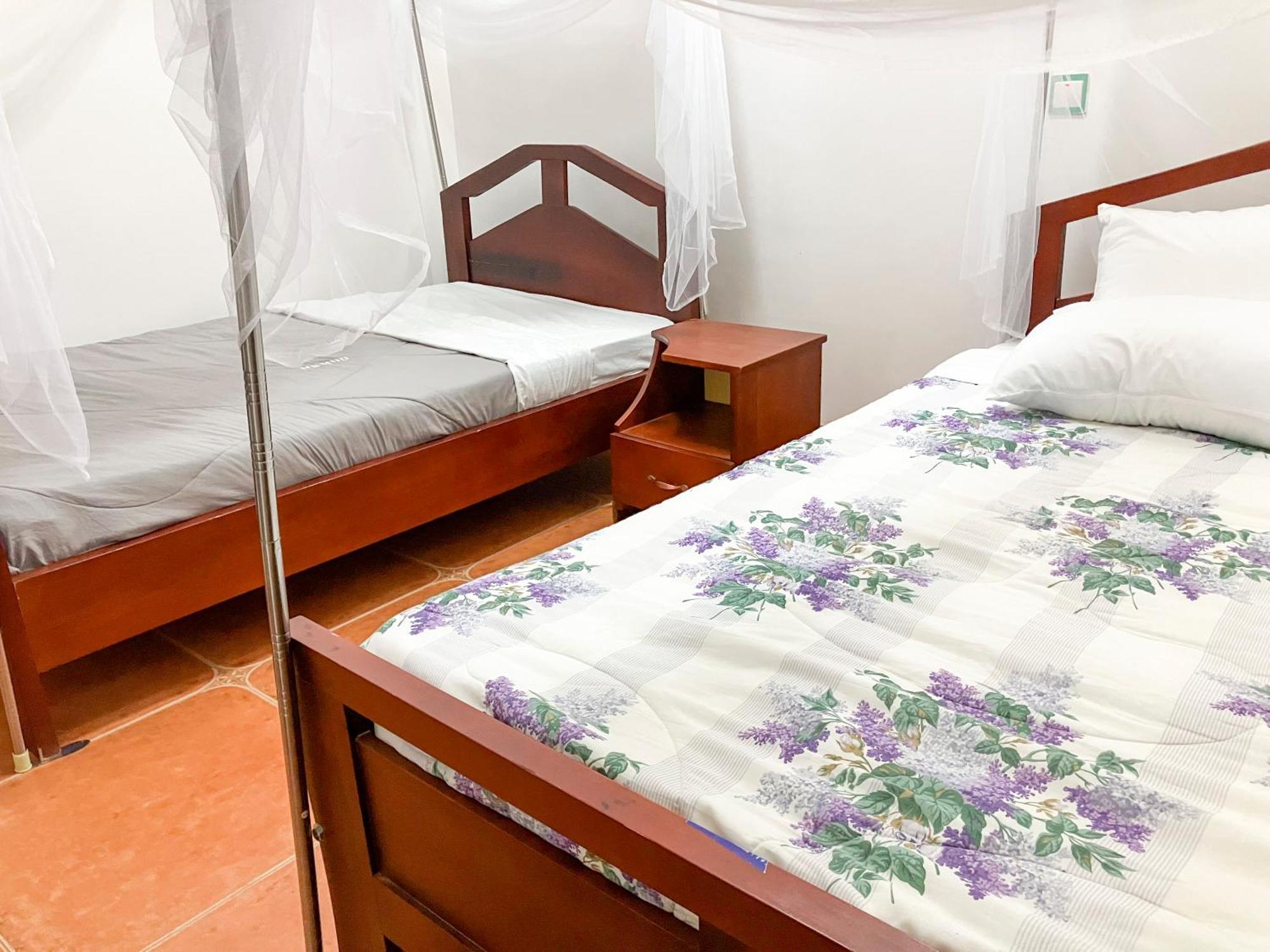 Hendo Hotel Ентебе Екстериор снимка