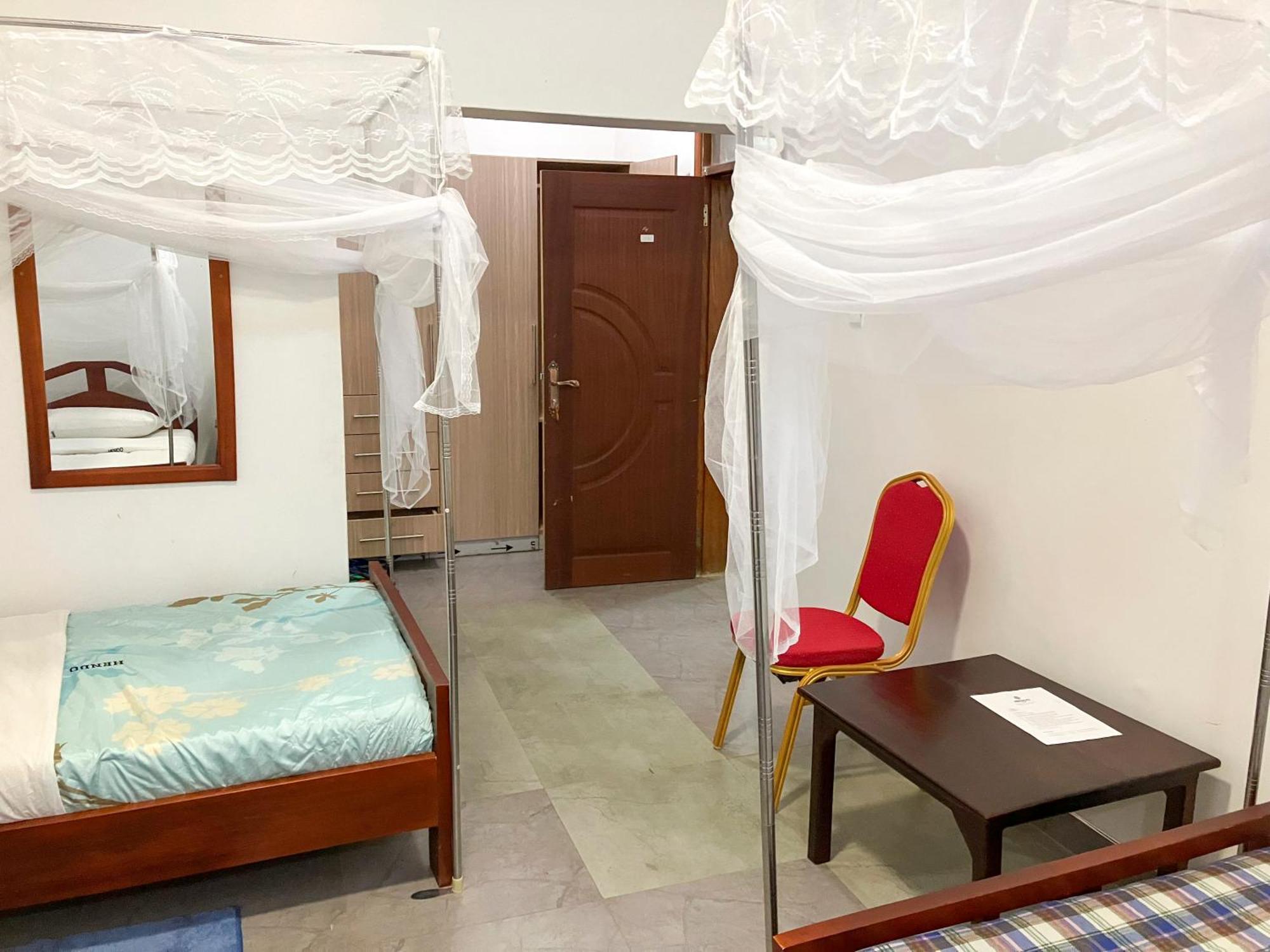 Hendo Hotel Ентебе Екстериор снимка