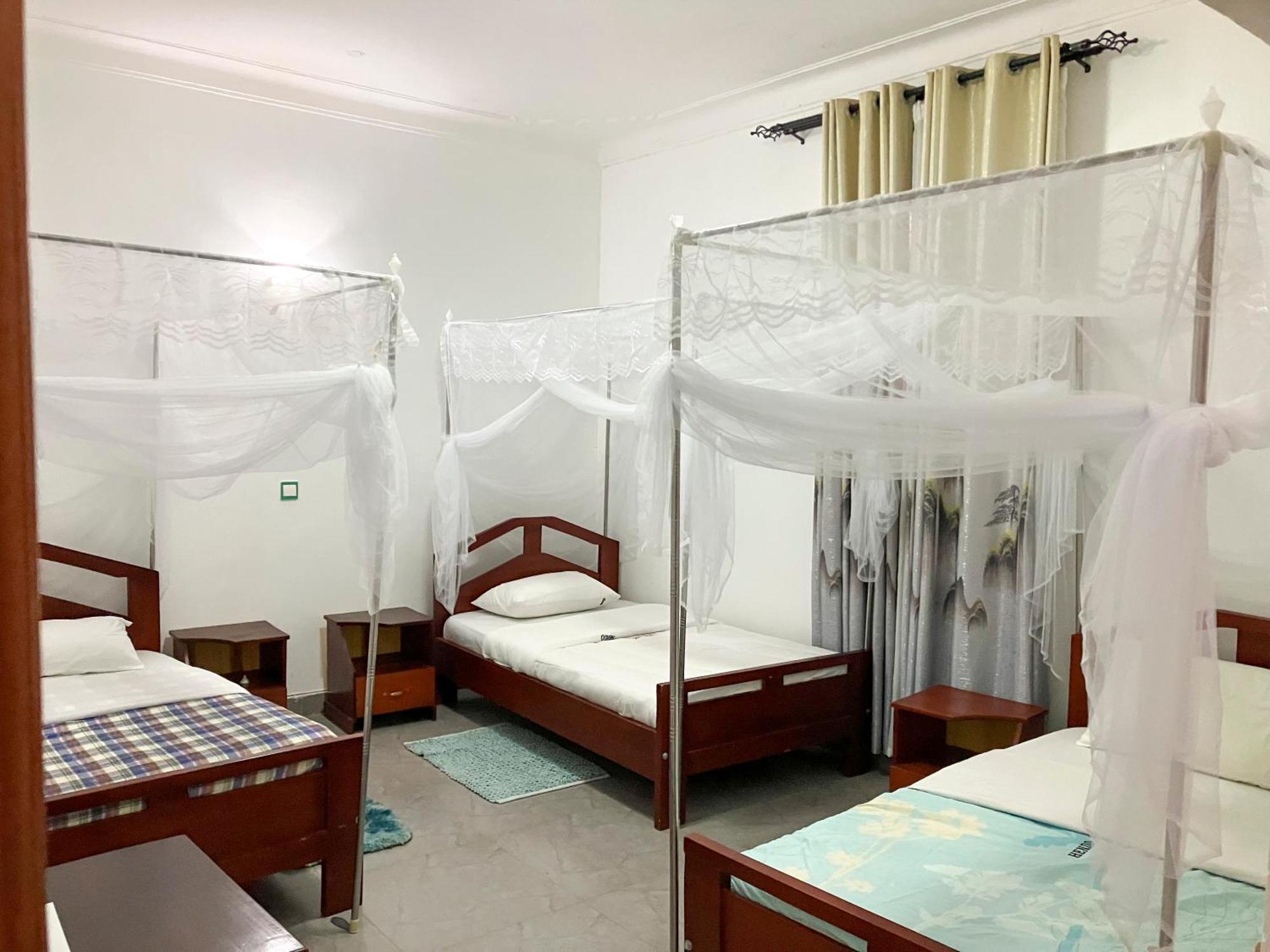 Hendo Hotel Ентебе Екстериор снимка