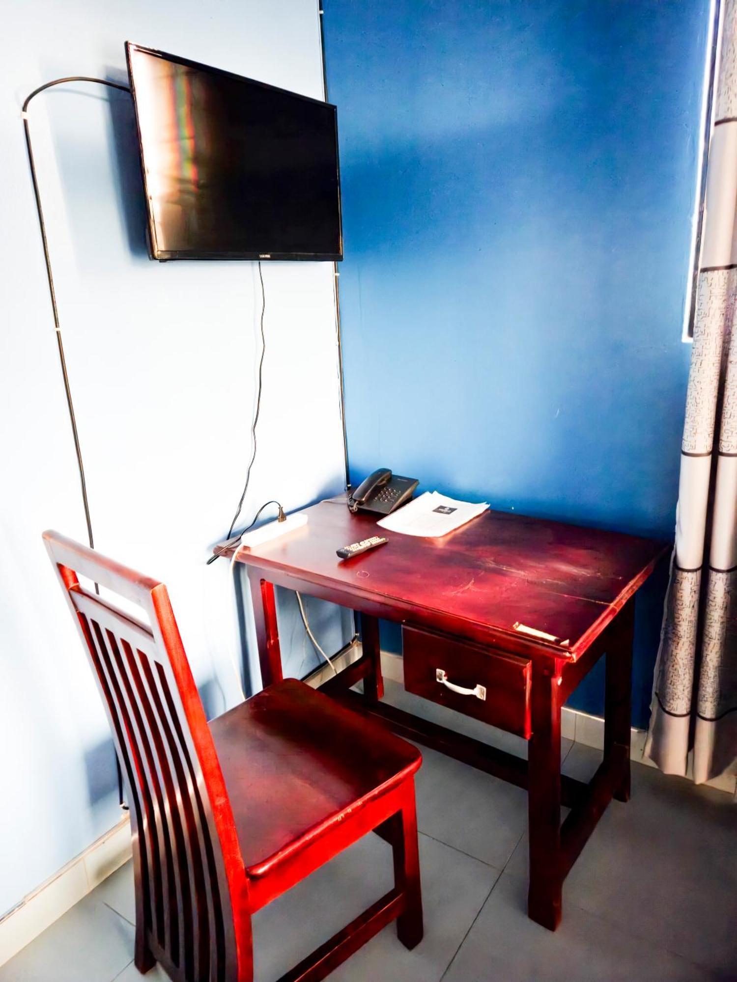 Hendo Hotel Ентебе Екстериор снимка