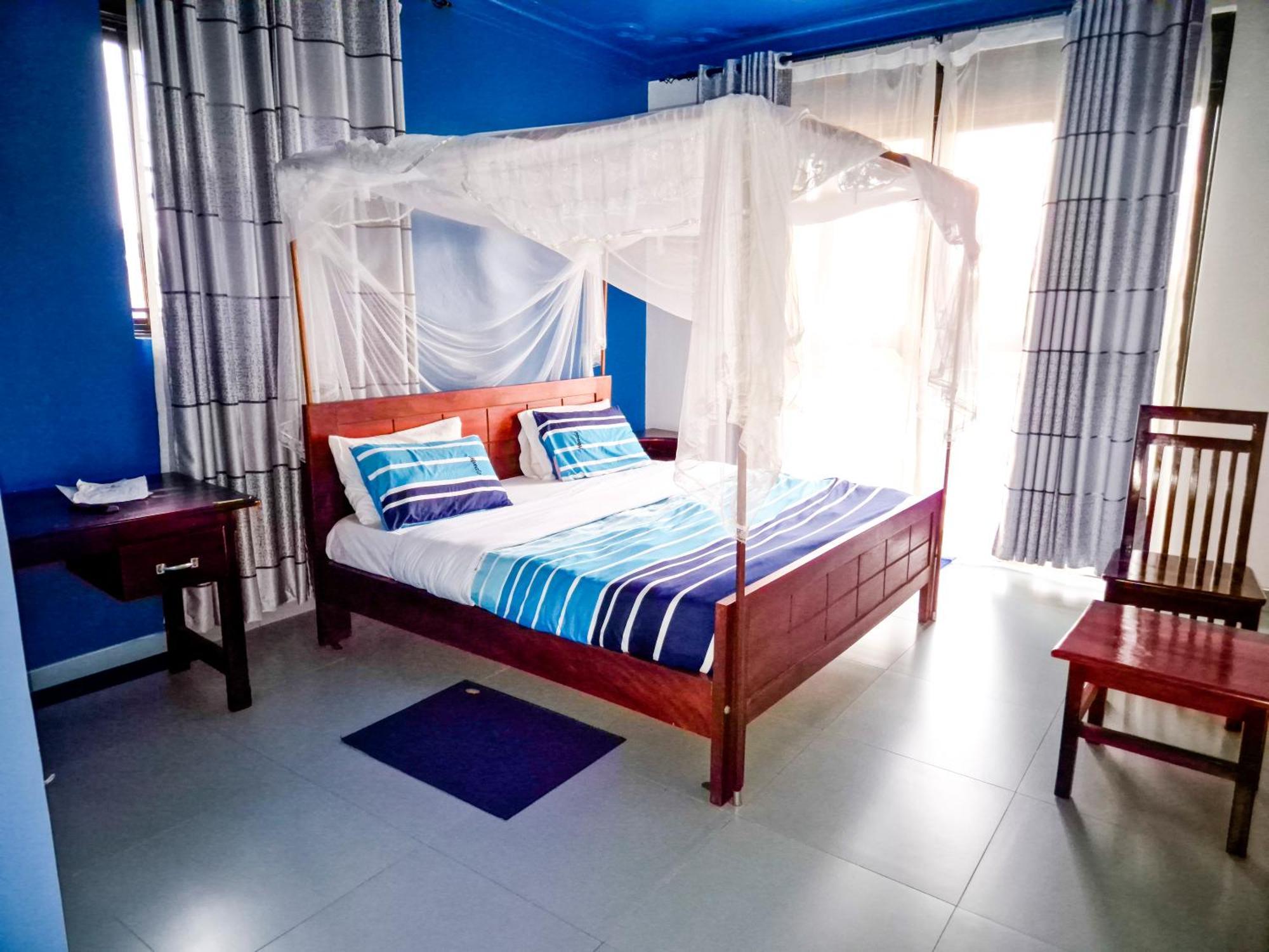 Hendo Hotel Ентебе Екстериор снимка