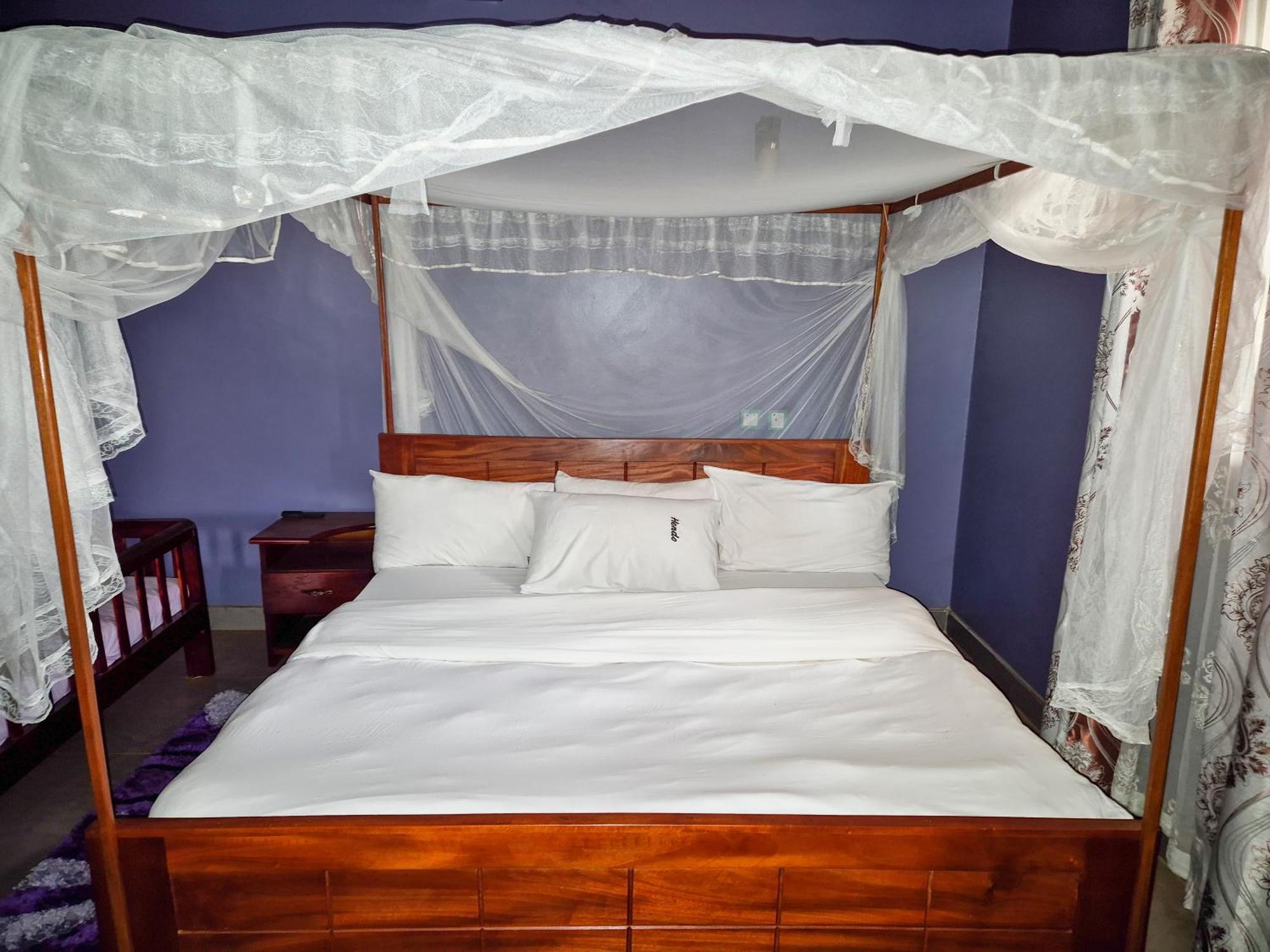Hendo Hotel Ентебе Екстериор снимка