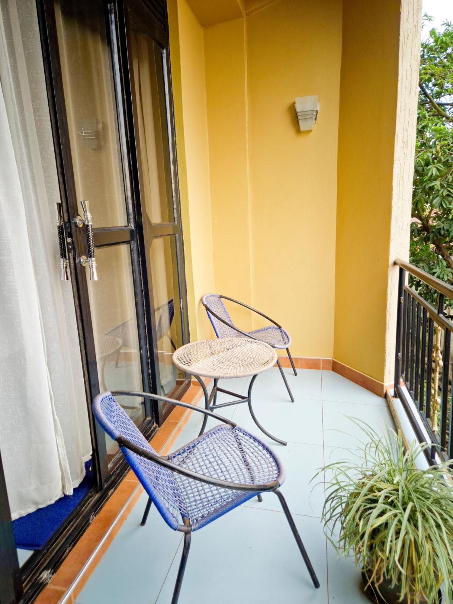Hendo Hotel Ентебе Екстериор снимка